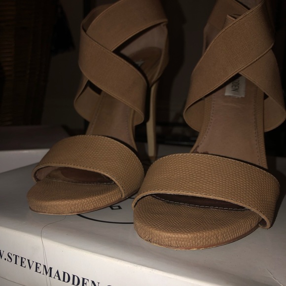 Steve Madden nude heals - Picture 1 of 3